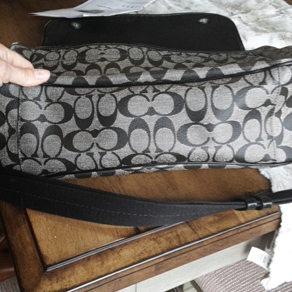 Coach Signature Diaper Messenger Bag, EUC-NO OFFERS - Picture 14 of 15